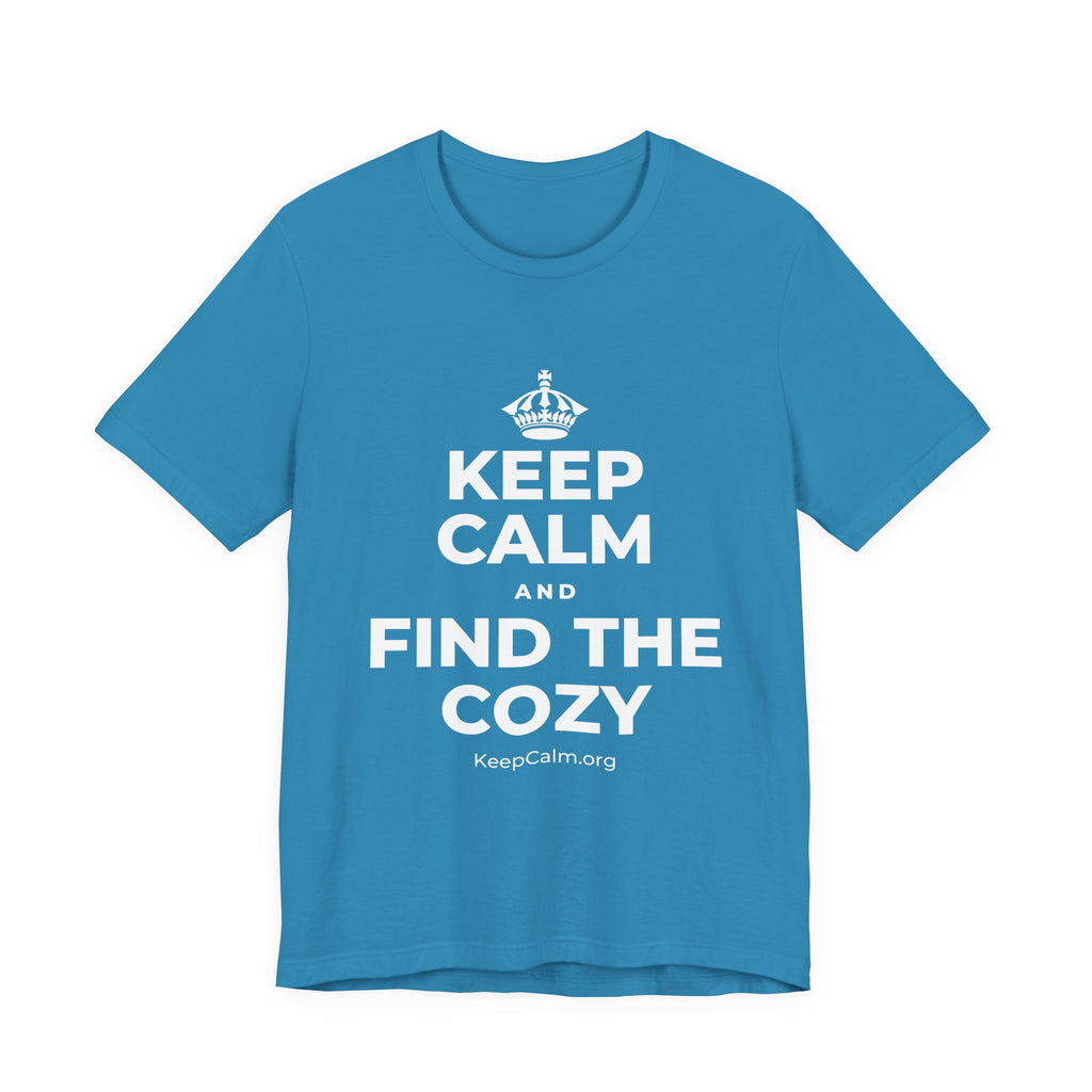KEEP CALM AND FIND THE COZY T-Shirt (White–Asphalt)