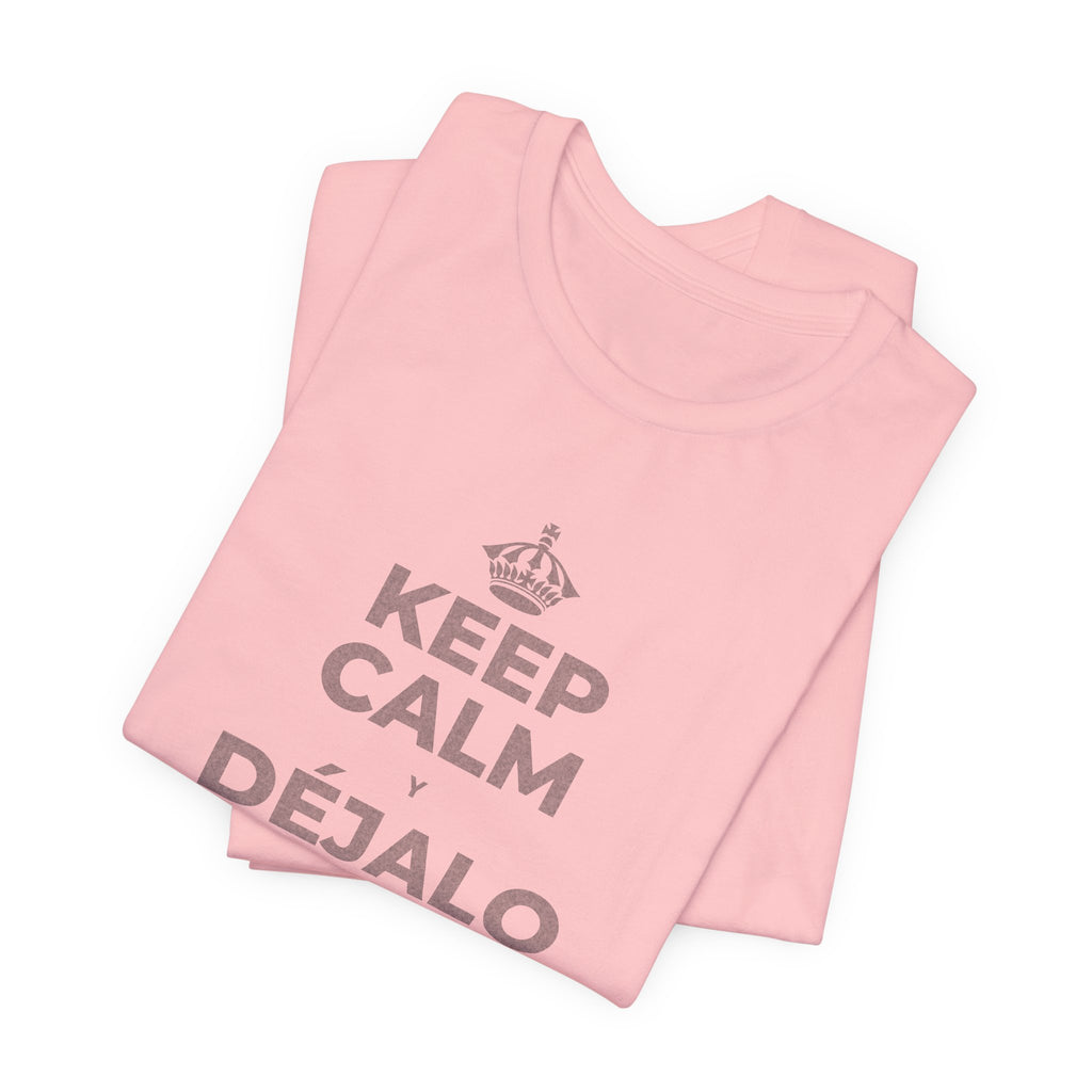 KEEP CALM Y DÉJALO MEJOR DE COMO ESTABA T-Shirt (White–Asphalt)