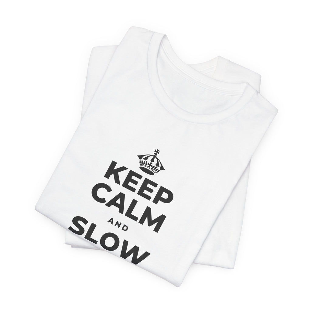 KEEP CALM AND SLOW YOUR SUMMER DAYS T-Shirt (White–Asphalt)