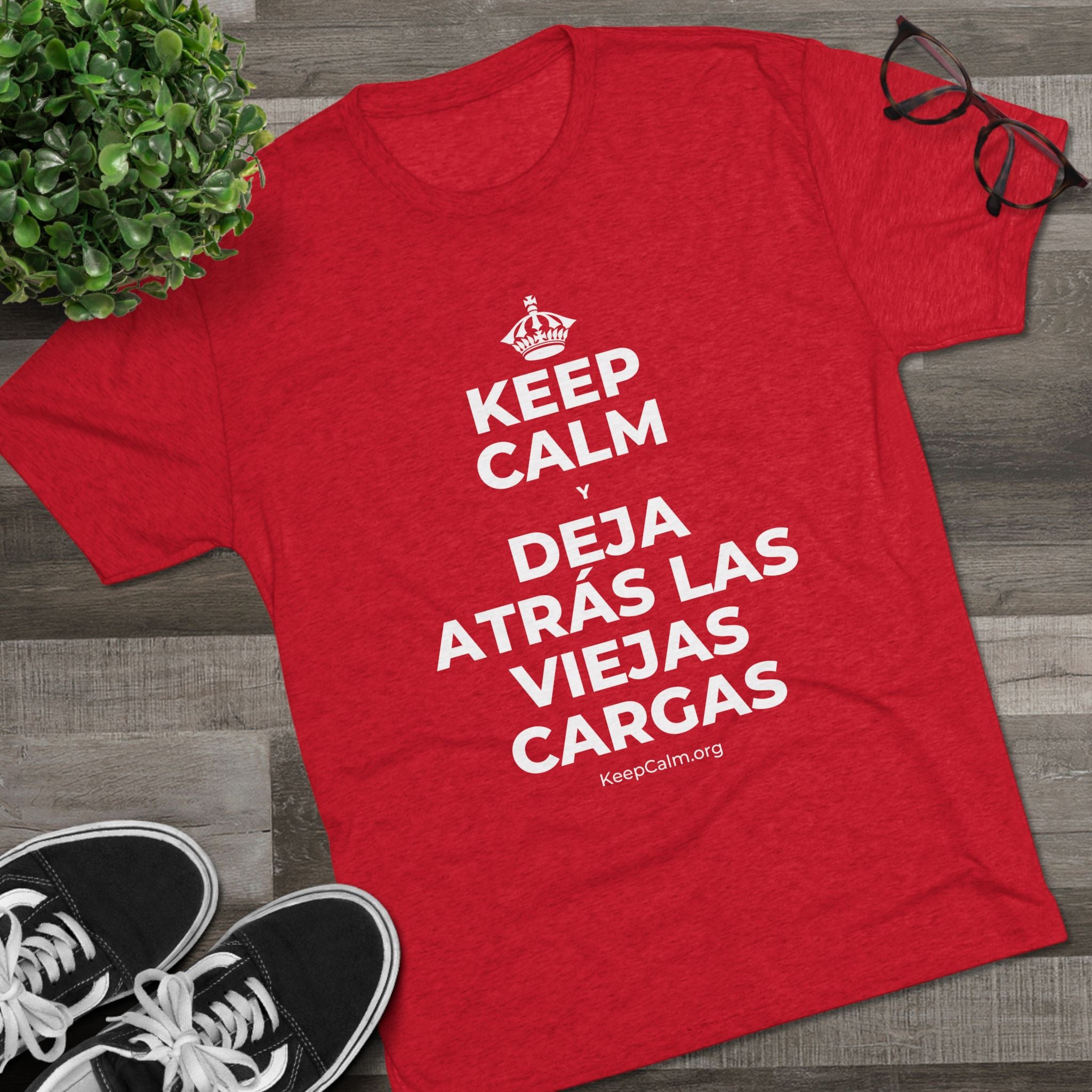 KEEP CALM Y DEJA ATRÁS LAS VIEJAS CARGAS Tri-Blend Tee