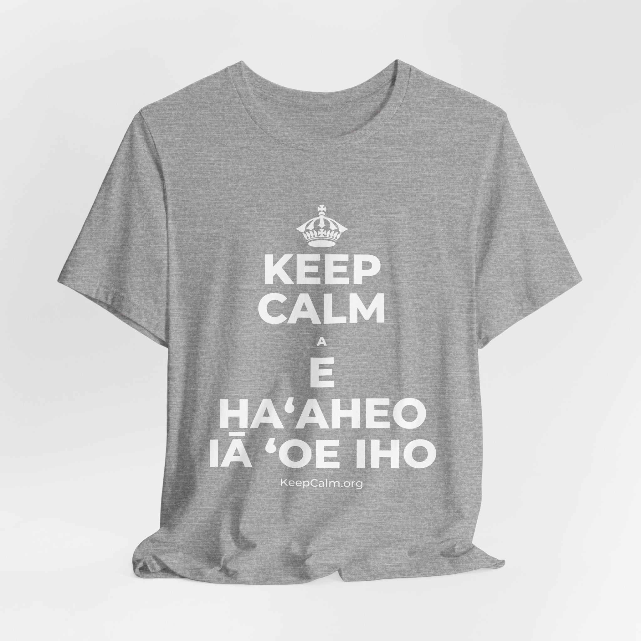 KEEP CALM A E HAʻAHEO IĀ ʻOE IHO T-Shirt (White–Asphalt)