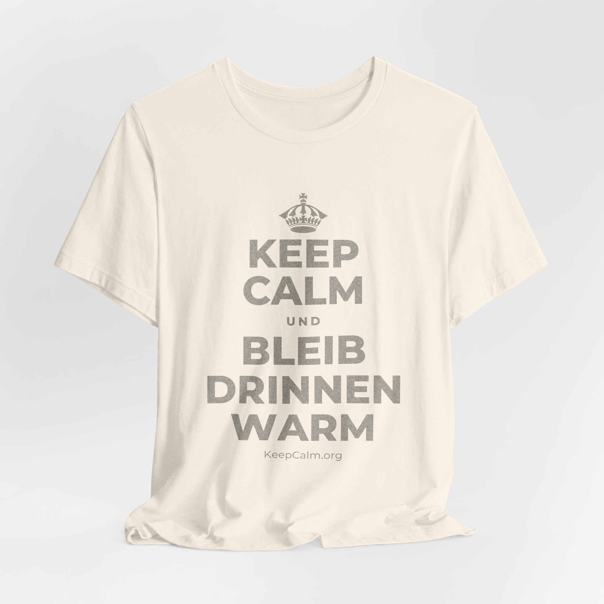 KEEP CALM UND BLEIB DRINNEN WARM T-Shirt (White–Asphalt)