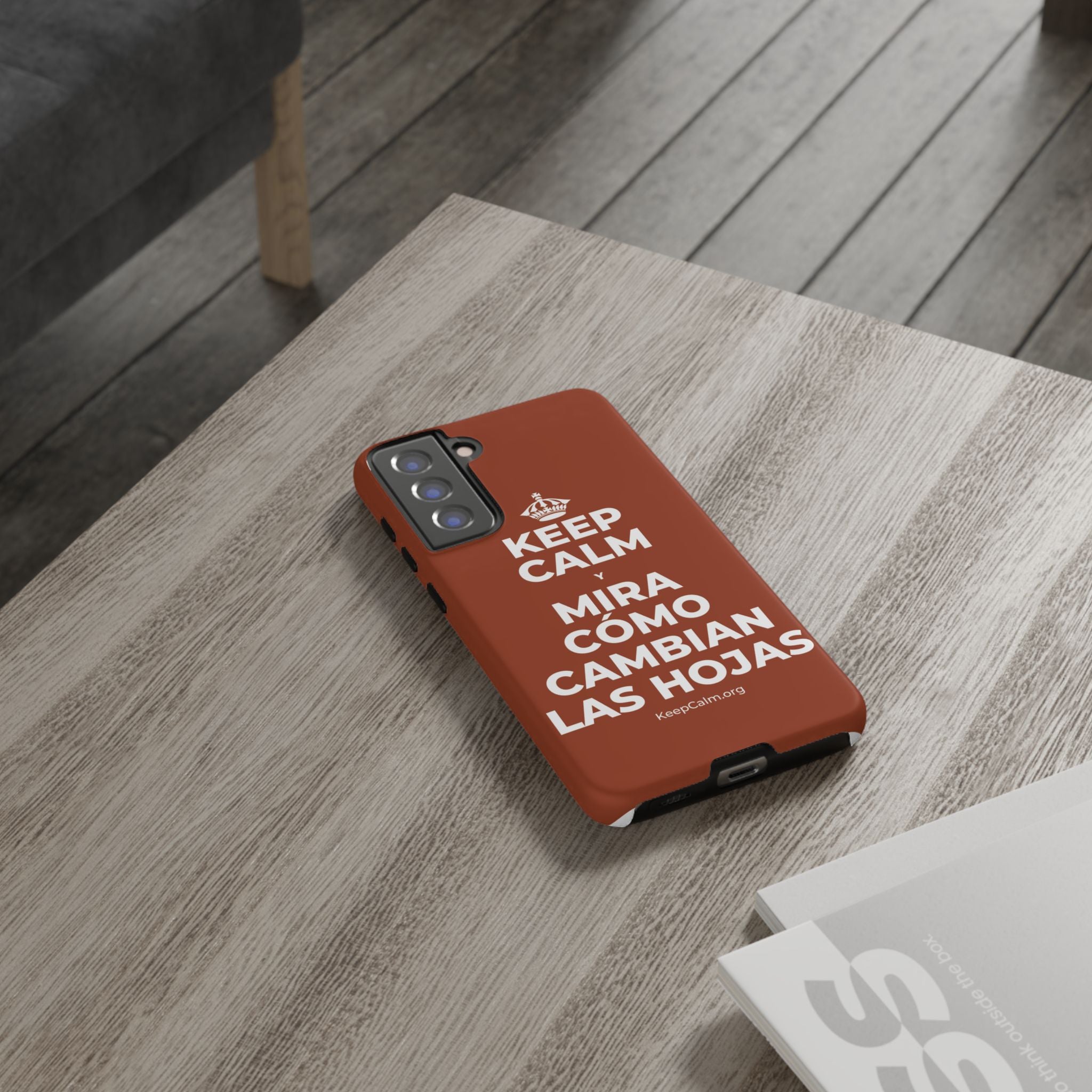 KEEP CALM Y MIRA CÓMO CAMBIAN LAS HOJAS Phone Case