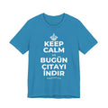 KEEP CALM VE BUGÜN ÇITAYI INDIR T-Shirt (White–Asphalt)