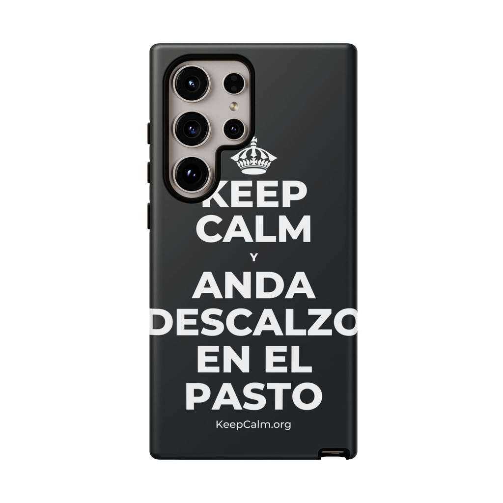 KEEP CALM Y ANDA DESCALZO EN EL PASTO Phone Case (Dark)