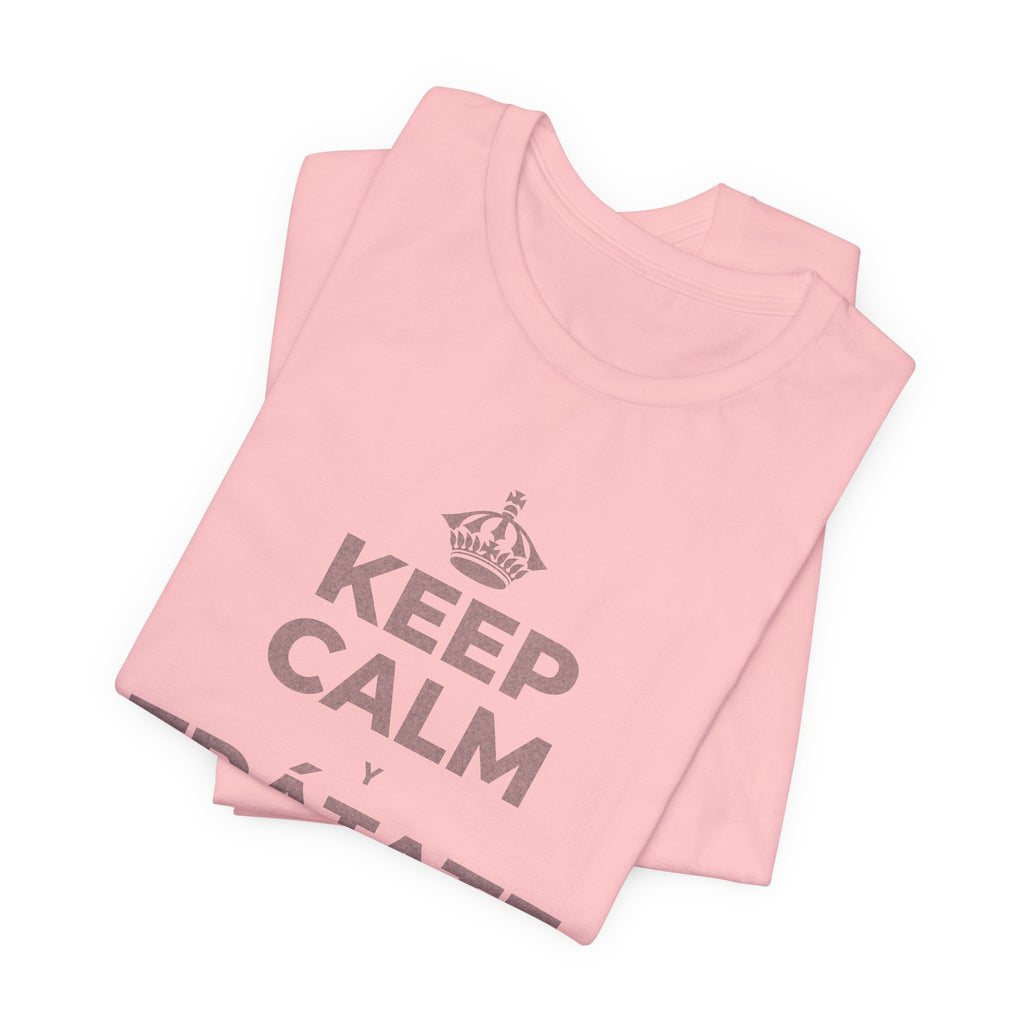 KEEP CALM Y TRÁTATE CON CARIÑO T-Shirt (White–Asphalt)