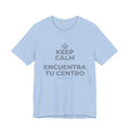 KEEP CALM Y ENCUENTRA TU CENTRO T-Shirt (Baby Blue–Silver)