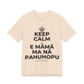 KEEP CALM A E MĀMĀ MA NĀ PAHUHOPU T-Shirt (Soft Cream–Heather Mauve)