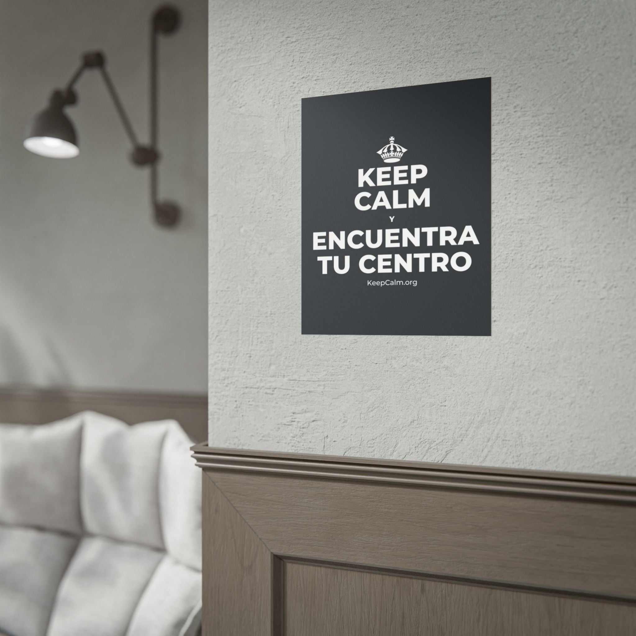 KEEP CALM Y ENCUENTRA TU CENTRO Poster (Dark)