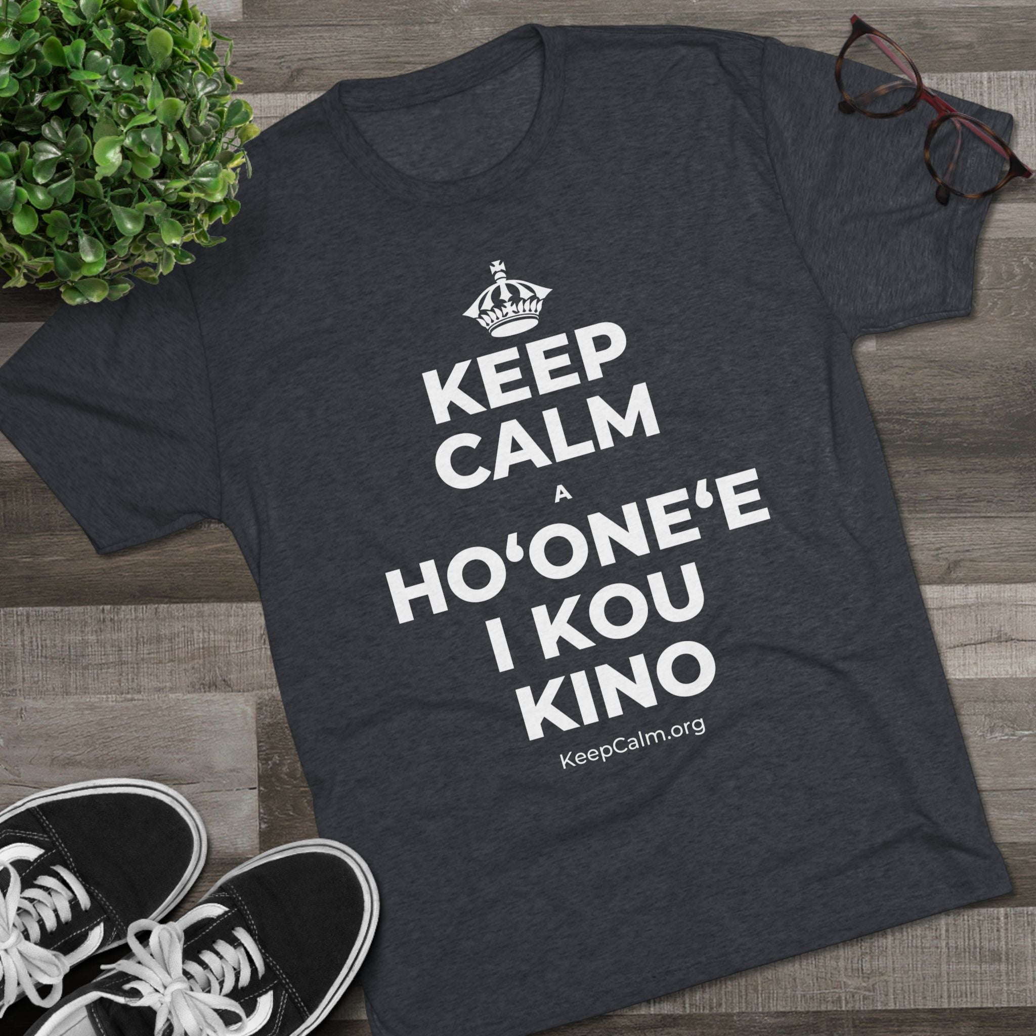 KEEP CALM A HOʻONEʻE I KOU KINO Tri-Blend Tee