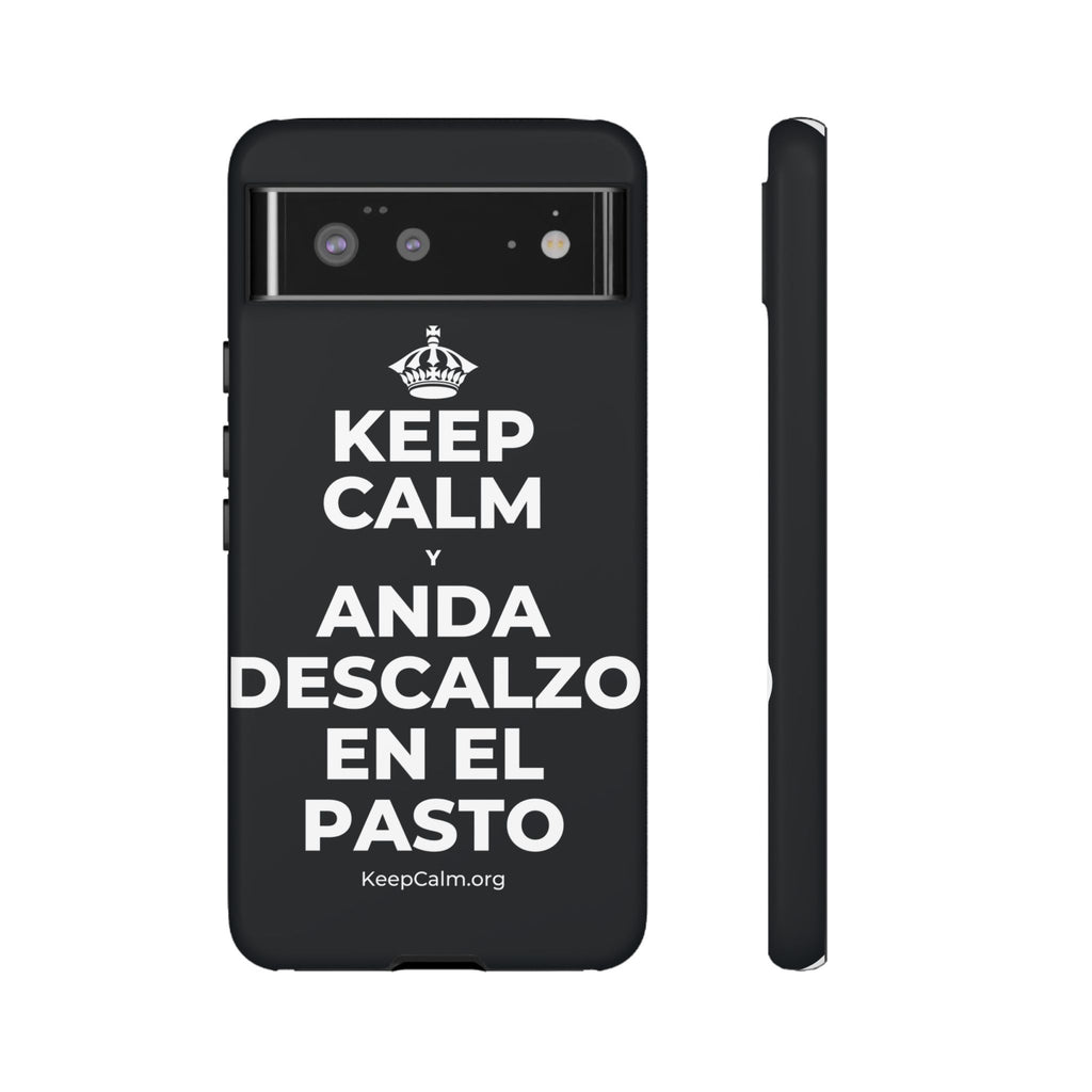 KEEP CALM Y ANDA DESCALZO EN EL PASTO Phone Case (Dark)