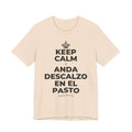 KEEP CALM Y ANDA DESCALZO EN EL PASTO T-Shirt (Soft Cream–Heather Mauve)