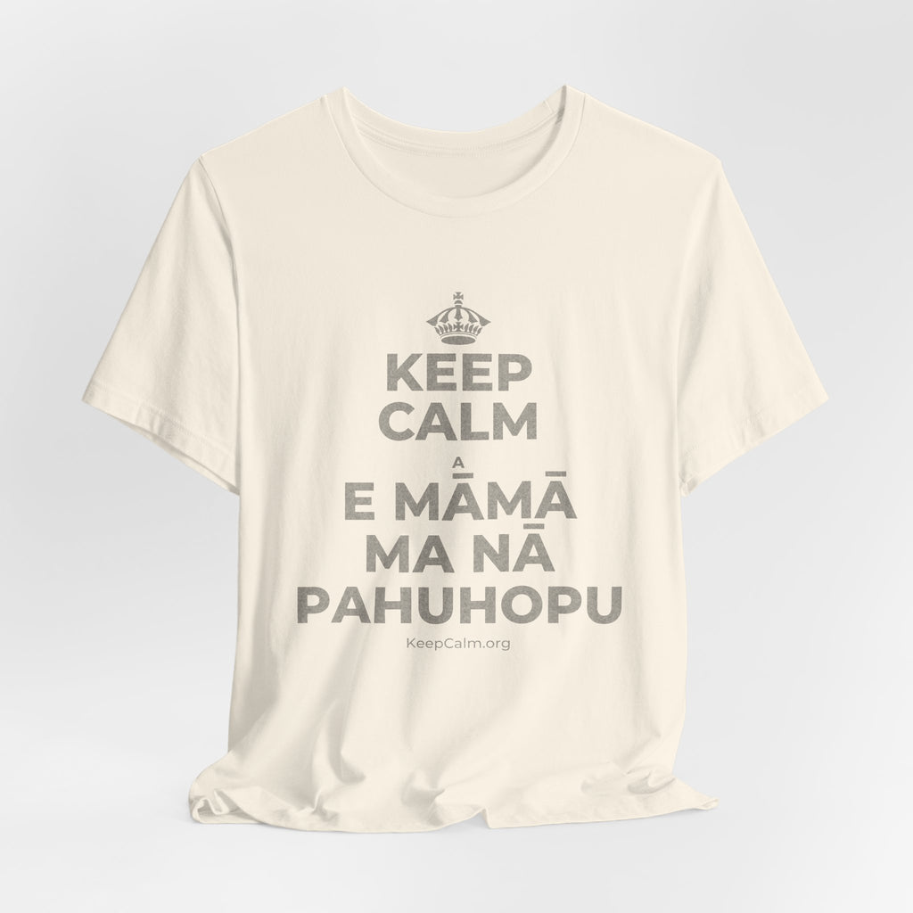 KEEP CALM A E MĀMĀ MA NĀ PAHUHOPU T-Shirt (White–Asphalt)