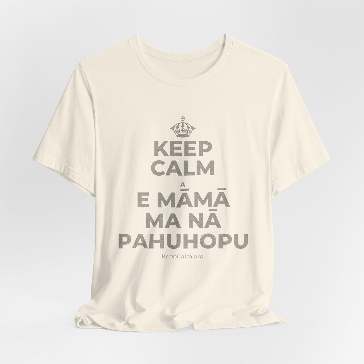 KEEP CALM A E MĀMĀ MA NĀ PAHUHOPU T-Shirt (White–Asphalt)