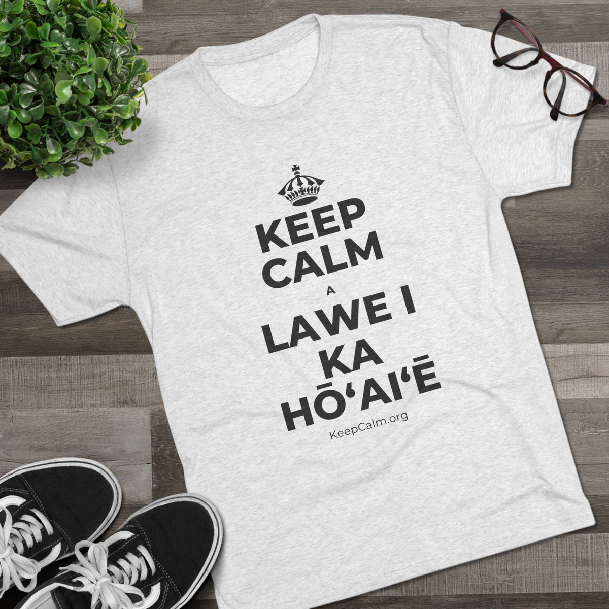 KEEP CALM A LAWE I KA HŌʻAIʻĒ Tri-Blend Tee