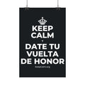 KEEP CALM Y DATE TU VUELTA DE HONOR Satin Poster (Dark)