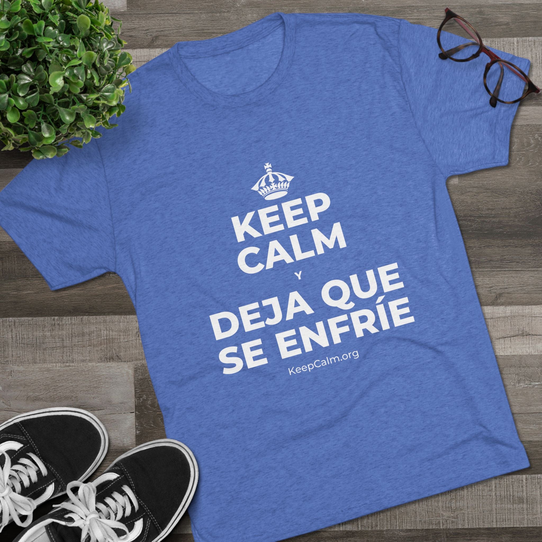KEEP CALM Y DEJA QUE SE ENFRÍE Tri-Blend Tee