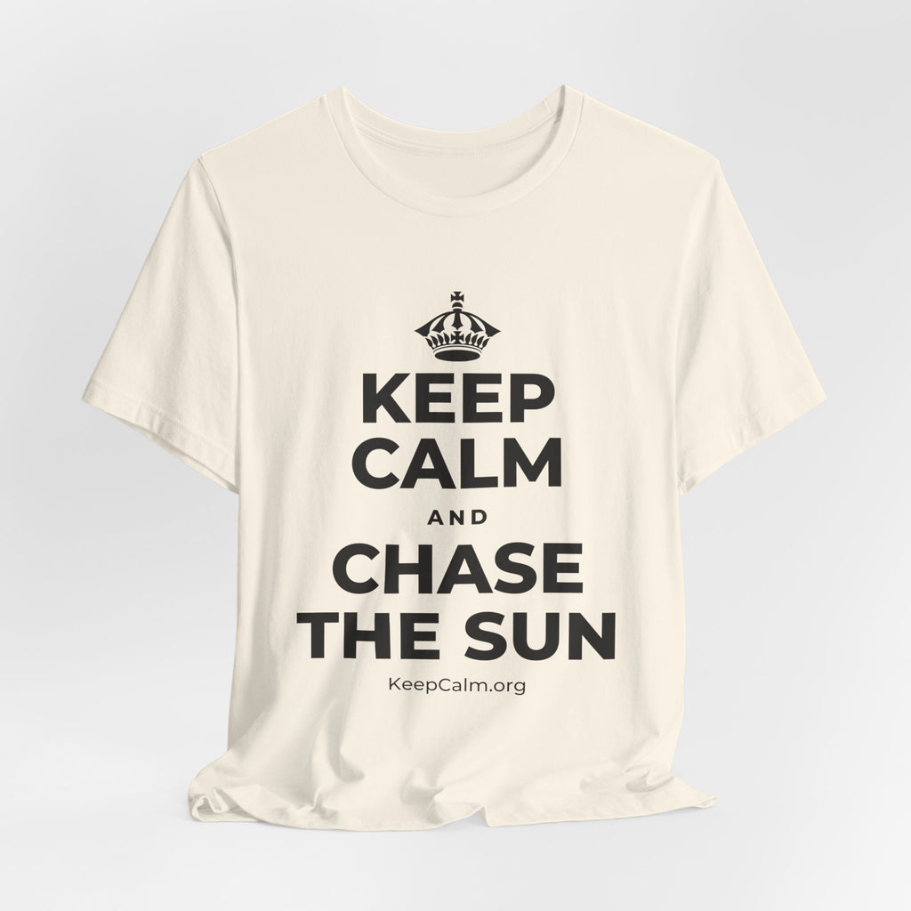KEEP CALM AND CHASE THE SUN T-Shirt (White–Asphalt)