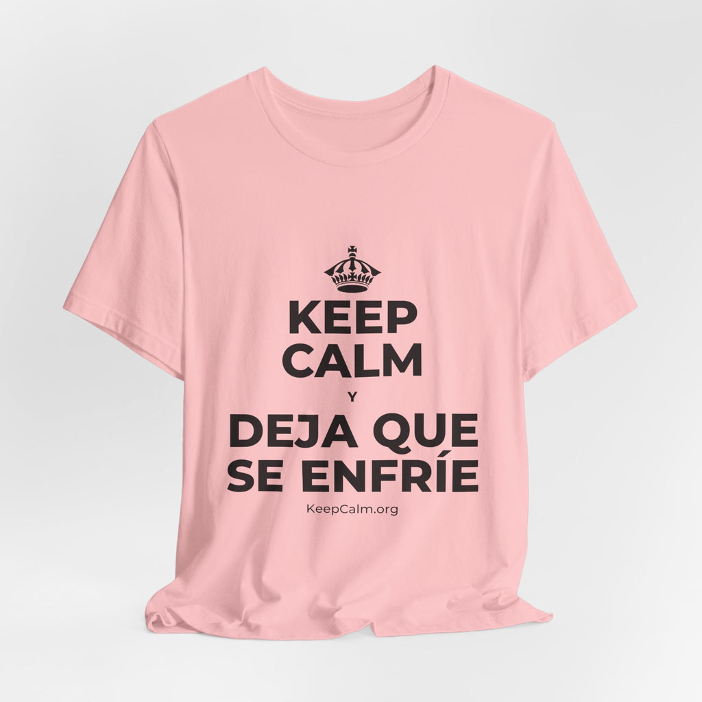 KEEP CALM Y DEJA QUE SE ENFRÍE T-Shirt (White–Asphalt)