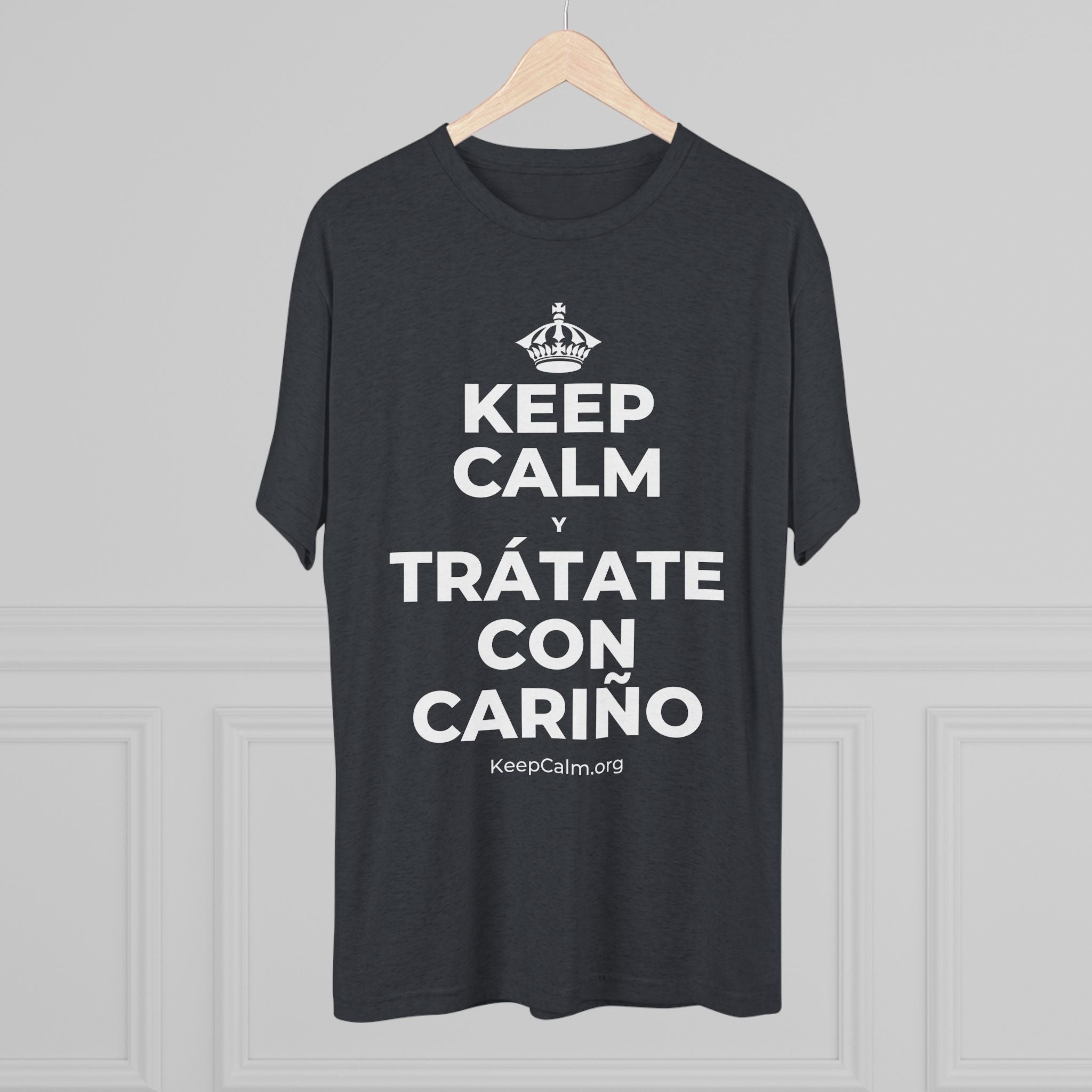 KEEP CALM Y TRÁTATE CON CARIÑO Tri-Blend Tee