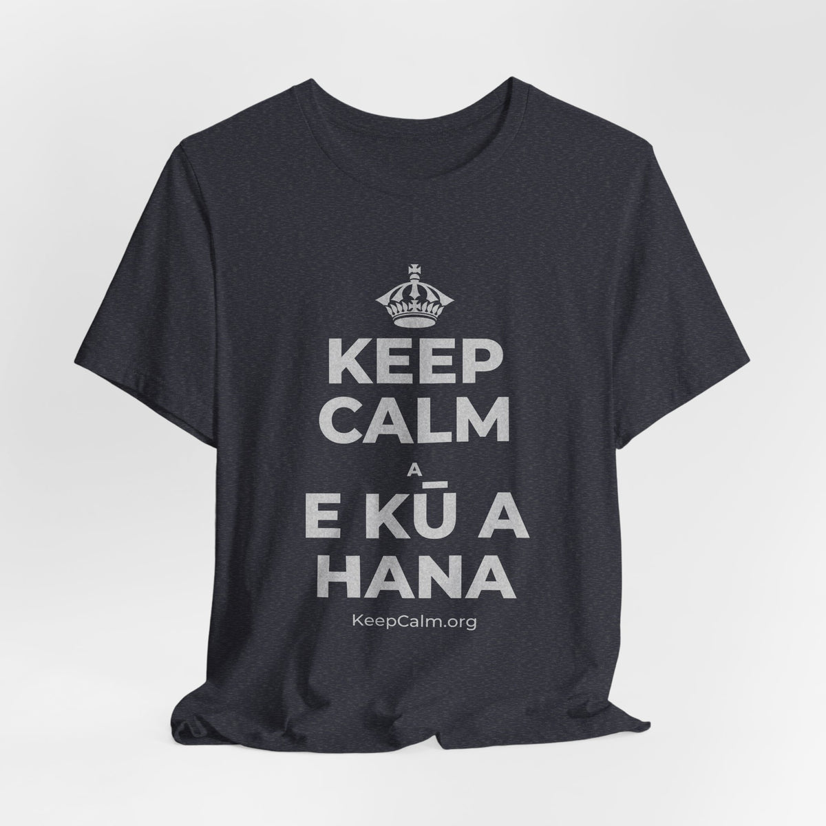 KEEP CALM A E KŪ A HANA T-Shirt (White–Asphalt)