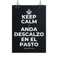 KEEP CALM Y ANDA DESCALZO EN EL PASTO Poster (Dark)