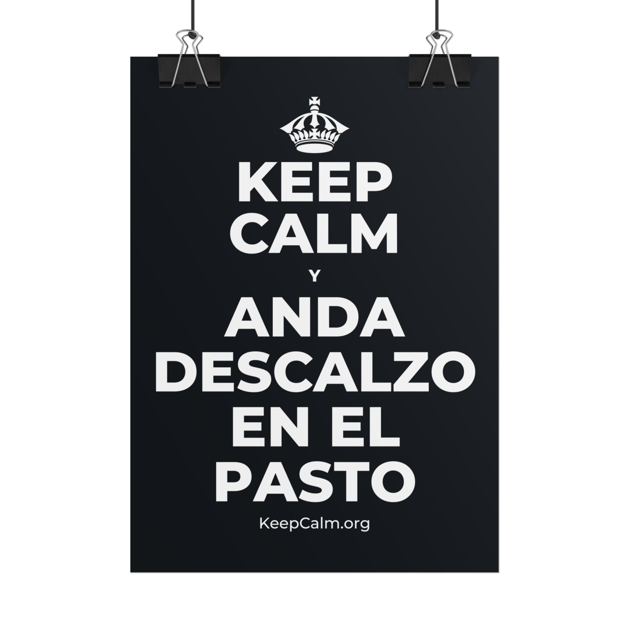 KEEP CALM Y ANDA DESCALZO EN EL PASTO Poster (Dark)