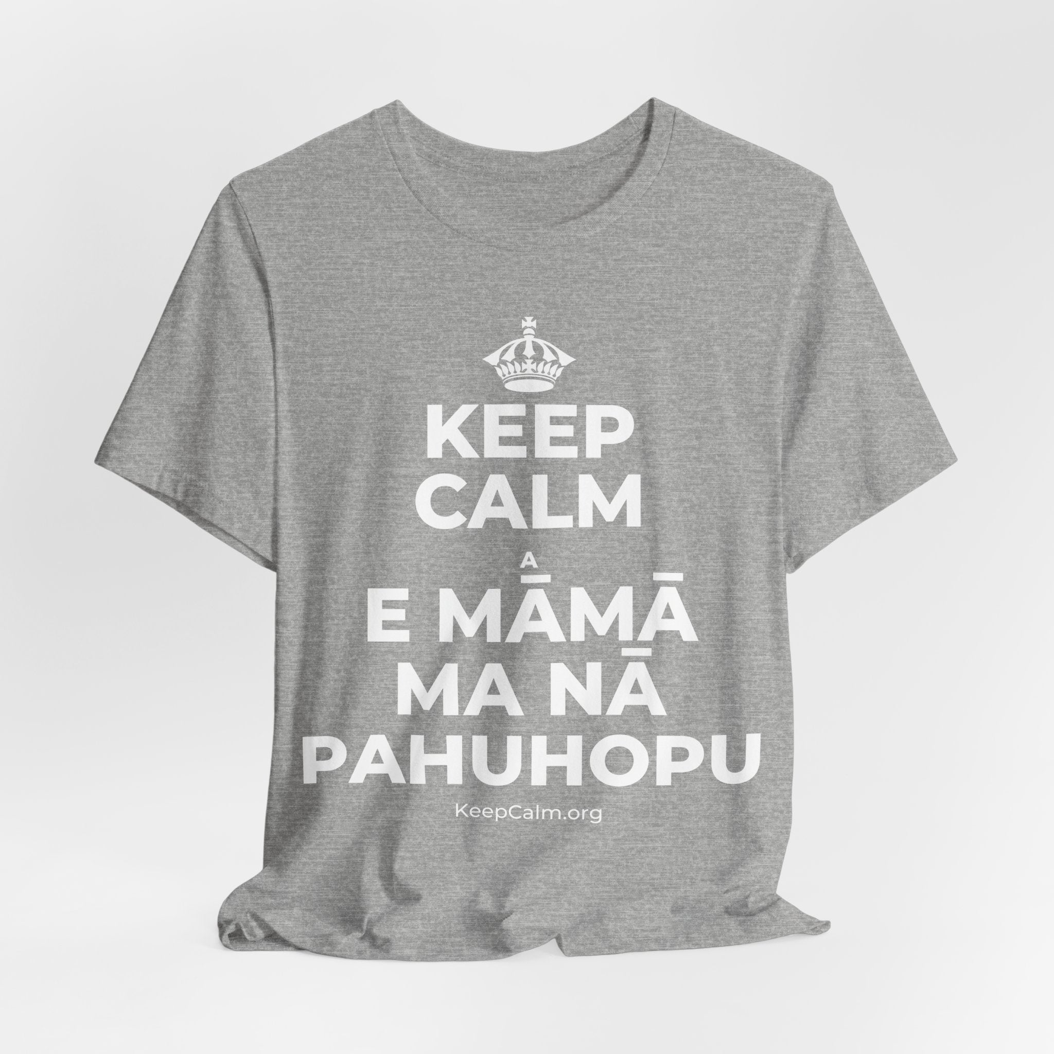 KEEP CALM A E MĀMĀ MA NĀ PAHUHOPU T-Shirt (White–Asphalt)