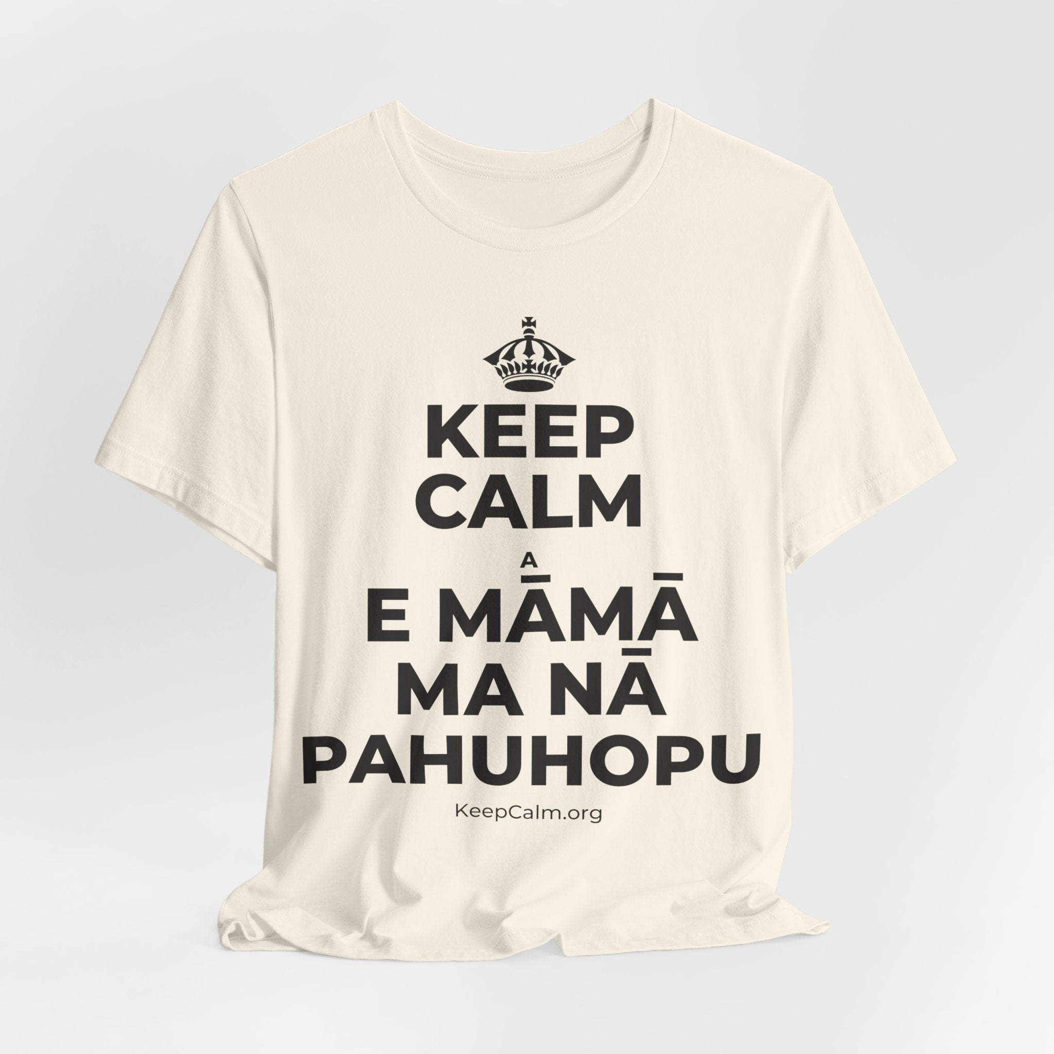 KEEP CALM A E MĀMĀ MA NĀ PAHUHOPU T-Shirt (White–Asphalt)