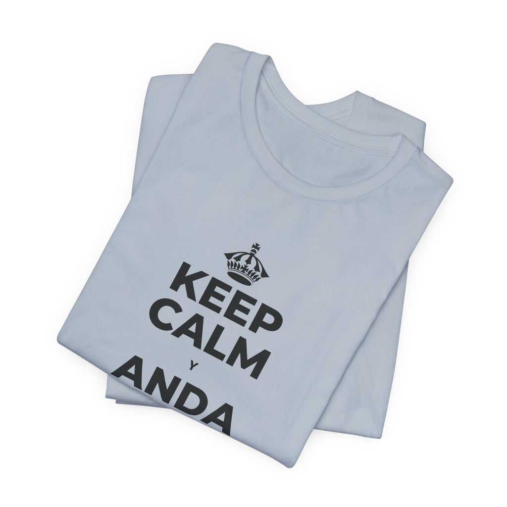 KEEP CALM Y ANDA DESCALZO EN EL PASTO T-Shirt (White–Asphalt)
