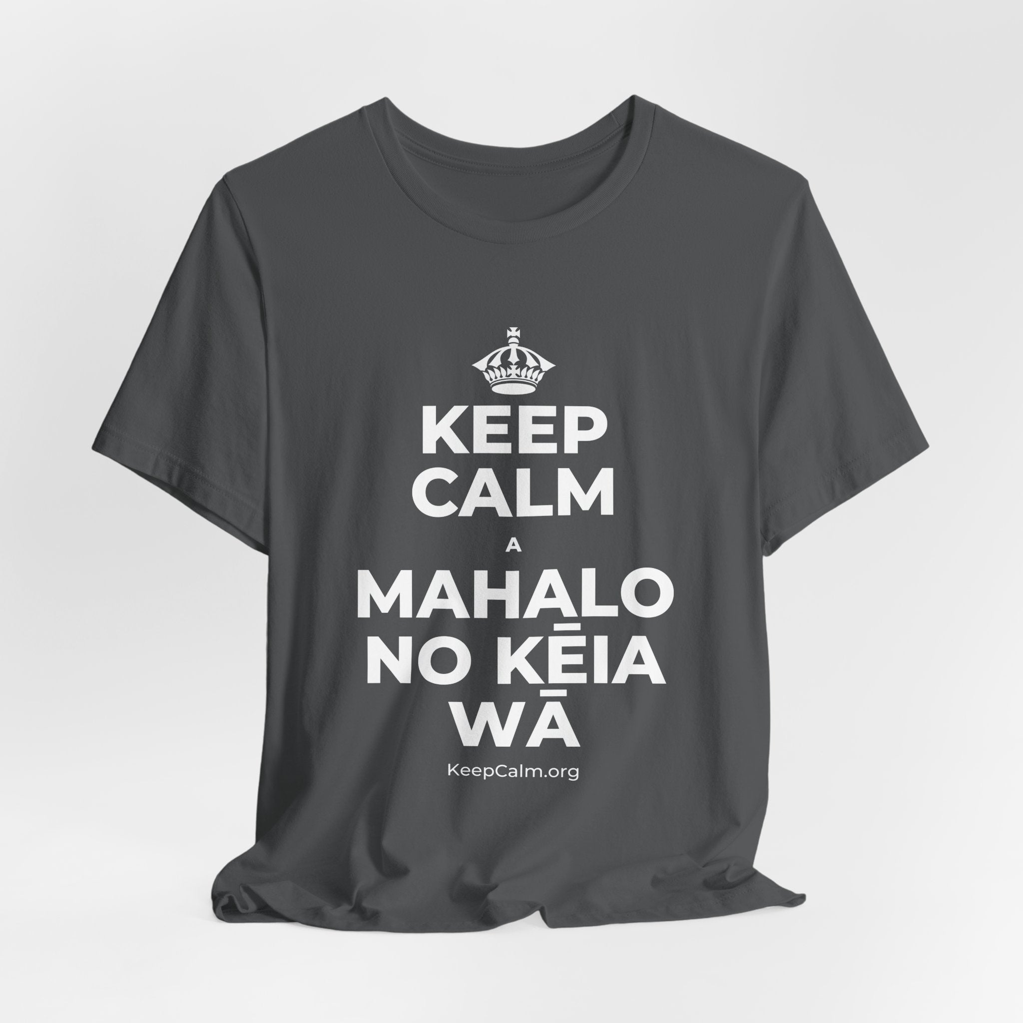 KEEP CALM A MAHALO NO KĒIA WĀ T-Shirt (White–Asphalt)