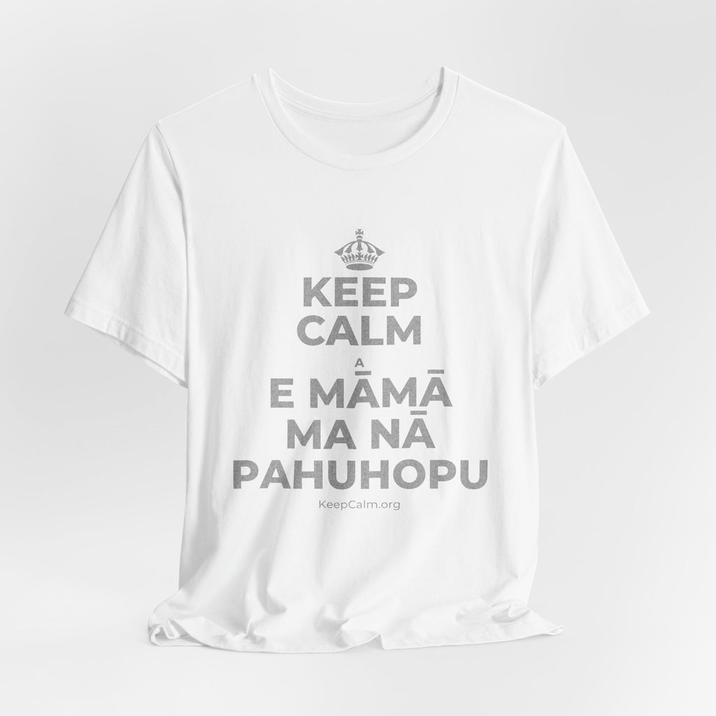 KEEP CALM A E MĀMĀ MA NĀ PAHUHOPU T-Shirt (White–Asphalt)