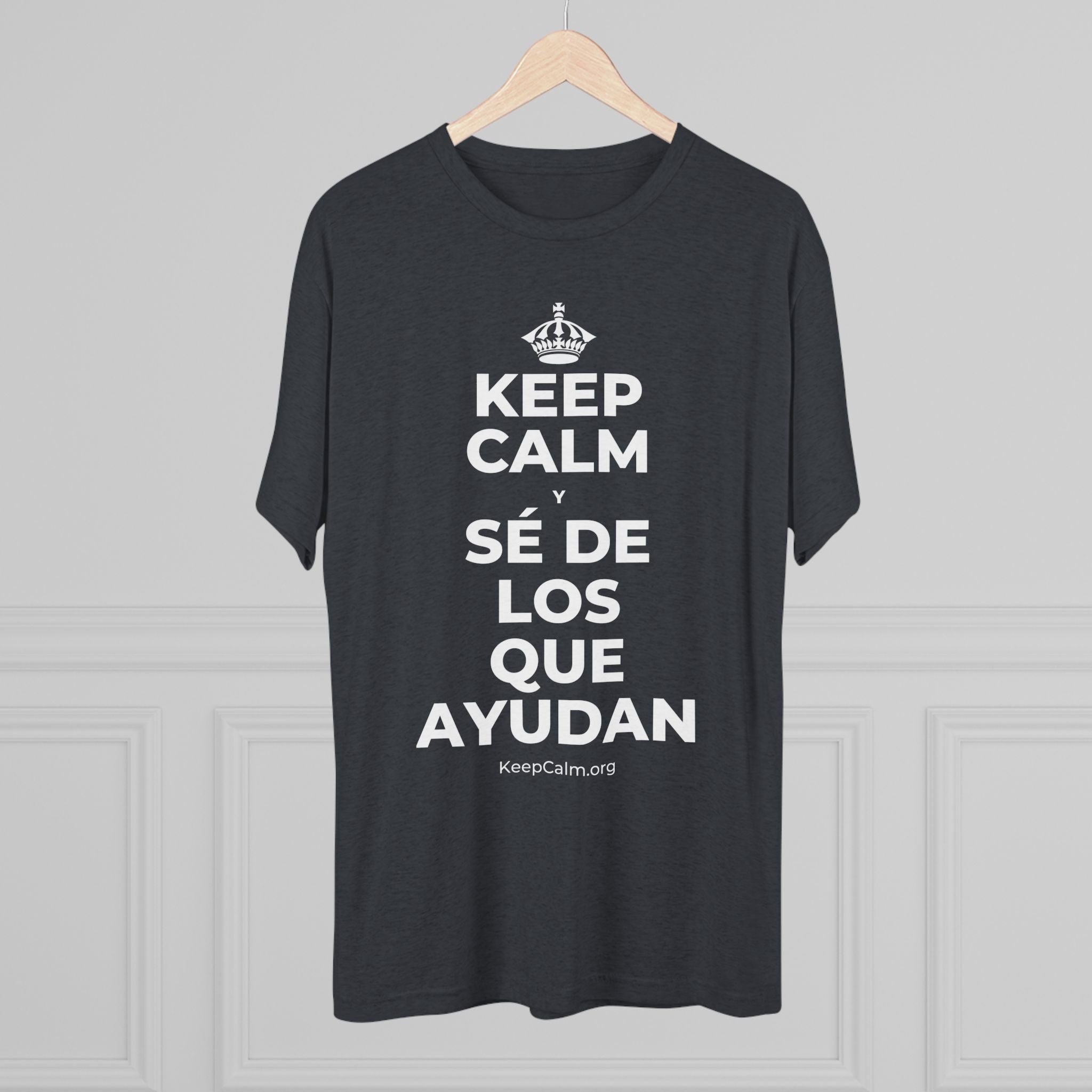 KEEP CALM Y SÉ DE LOS QUE AYUDAN Tri-Blend Tee