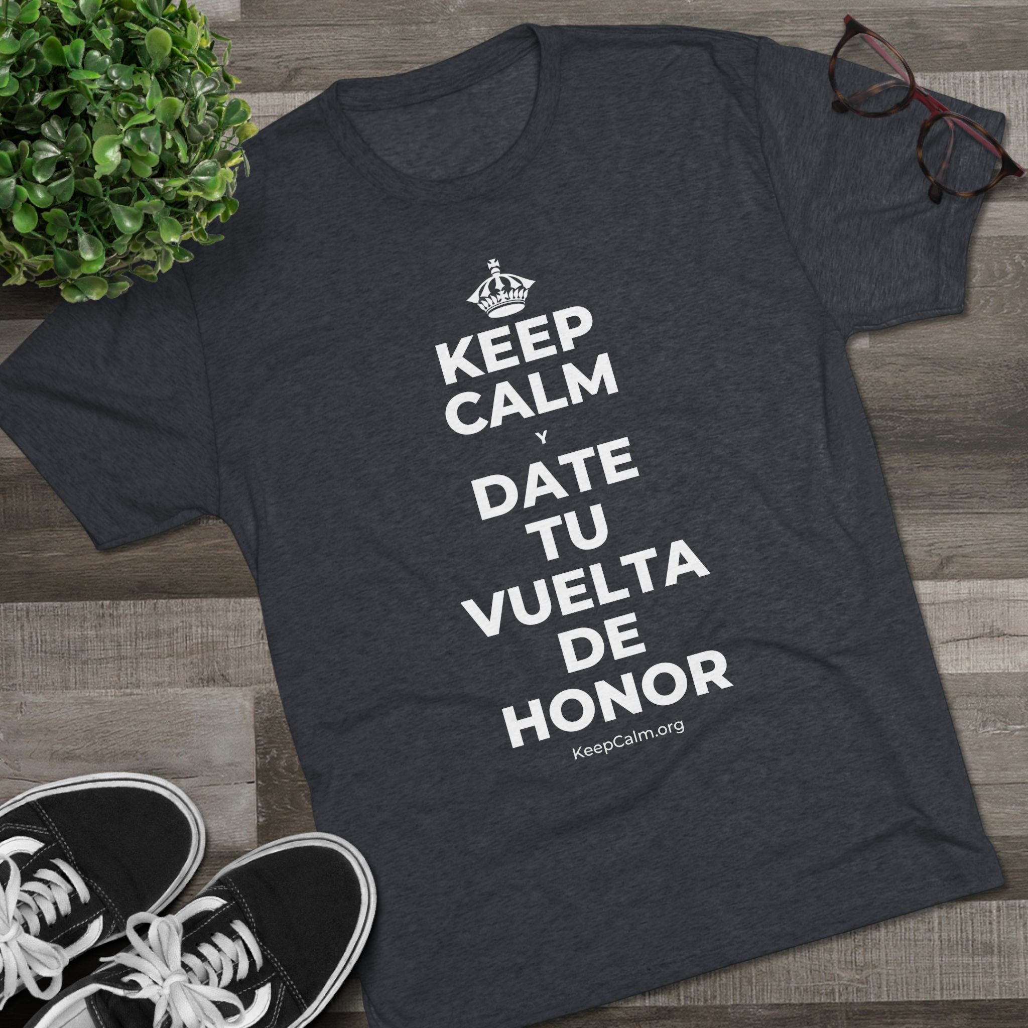 KEEP CALM Y DATE TU VUELTA DE HONOR Tri-Blend Tee