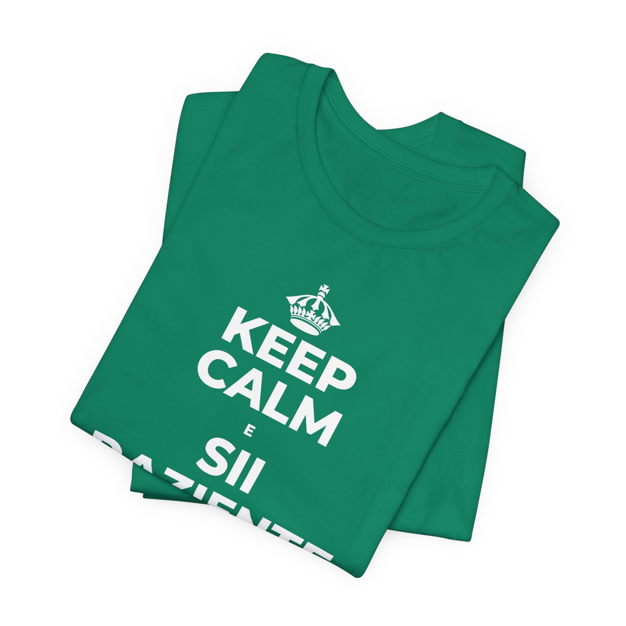 KEEP CALM E SII PAZIENTE CON LE NUOVE ABITUDINI T-Shirt (White–Asphalt)