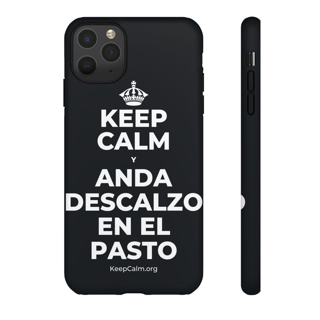 KEEP CALM Y ANDA DESCALZO EN EL PASTO Phone Case (Dark)