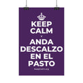 KEEP CALM Y ANDA DESCALZO EN EL PASTO Satin Poster