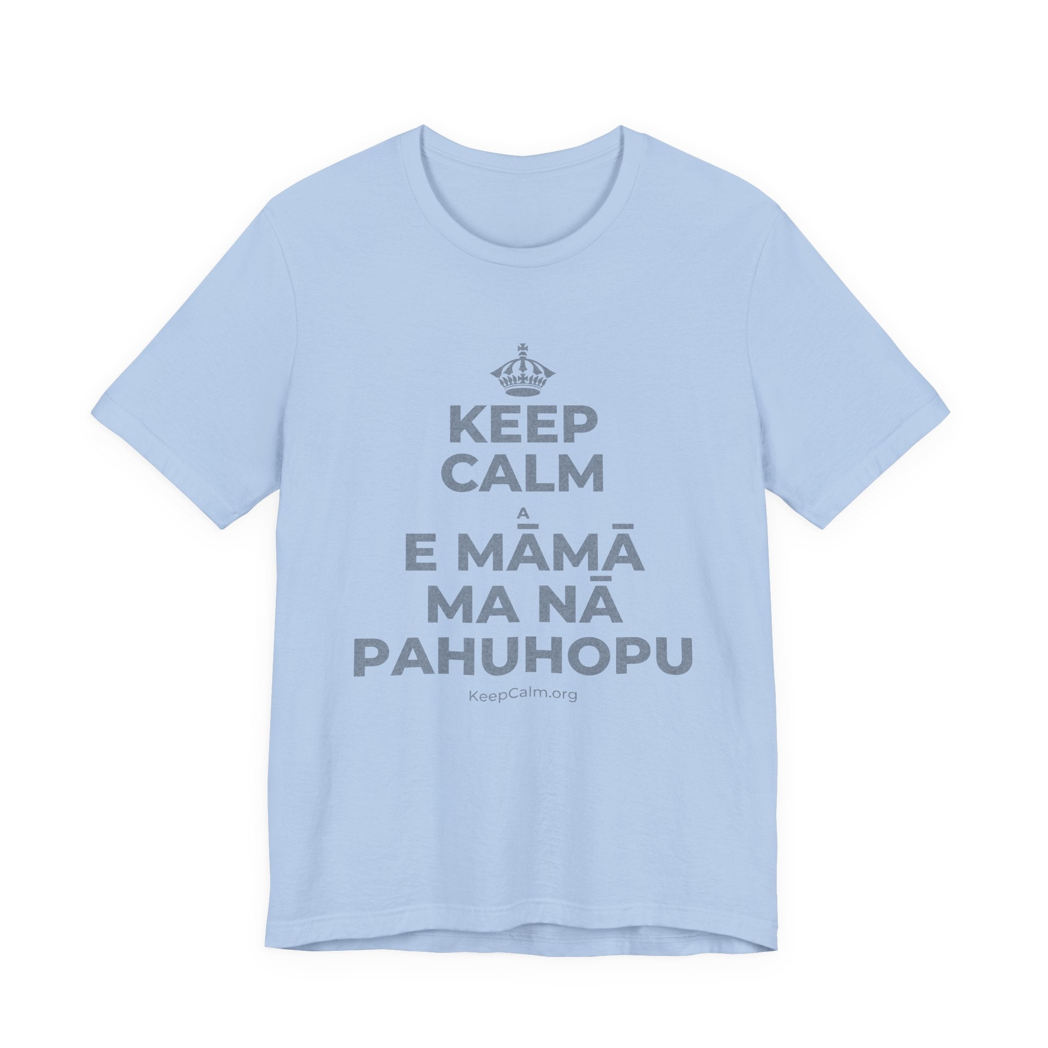 KEEP CALM A E MĀMĀ MA NĀ PAHUHOPU T-Shirt (Baby Blue–Silver)