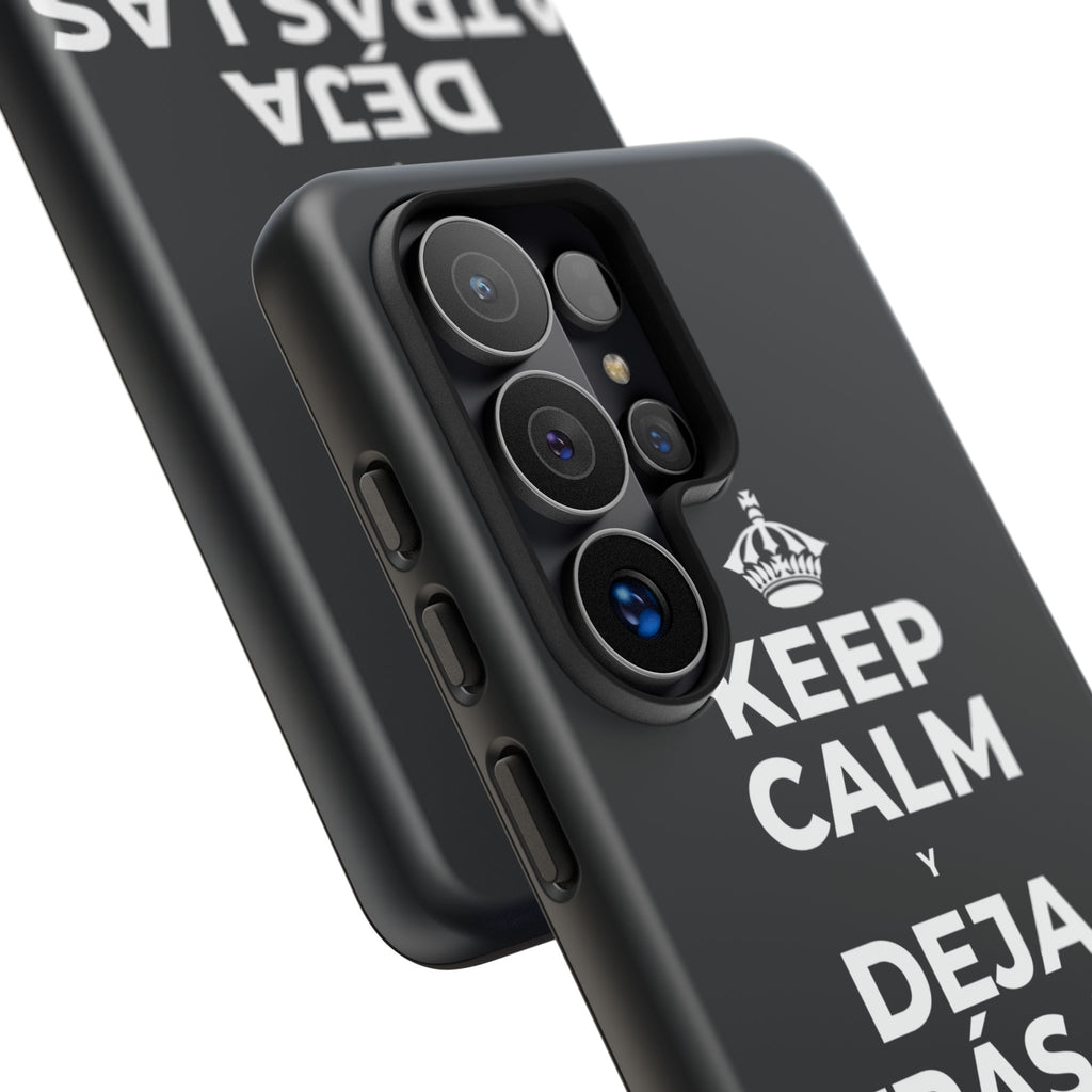 KEEP CALM Y DEJA ATRÁS LAS VIEJAS CARGAS Phone Case (Dark)