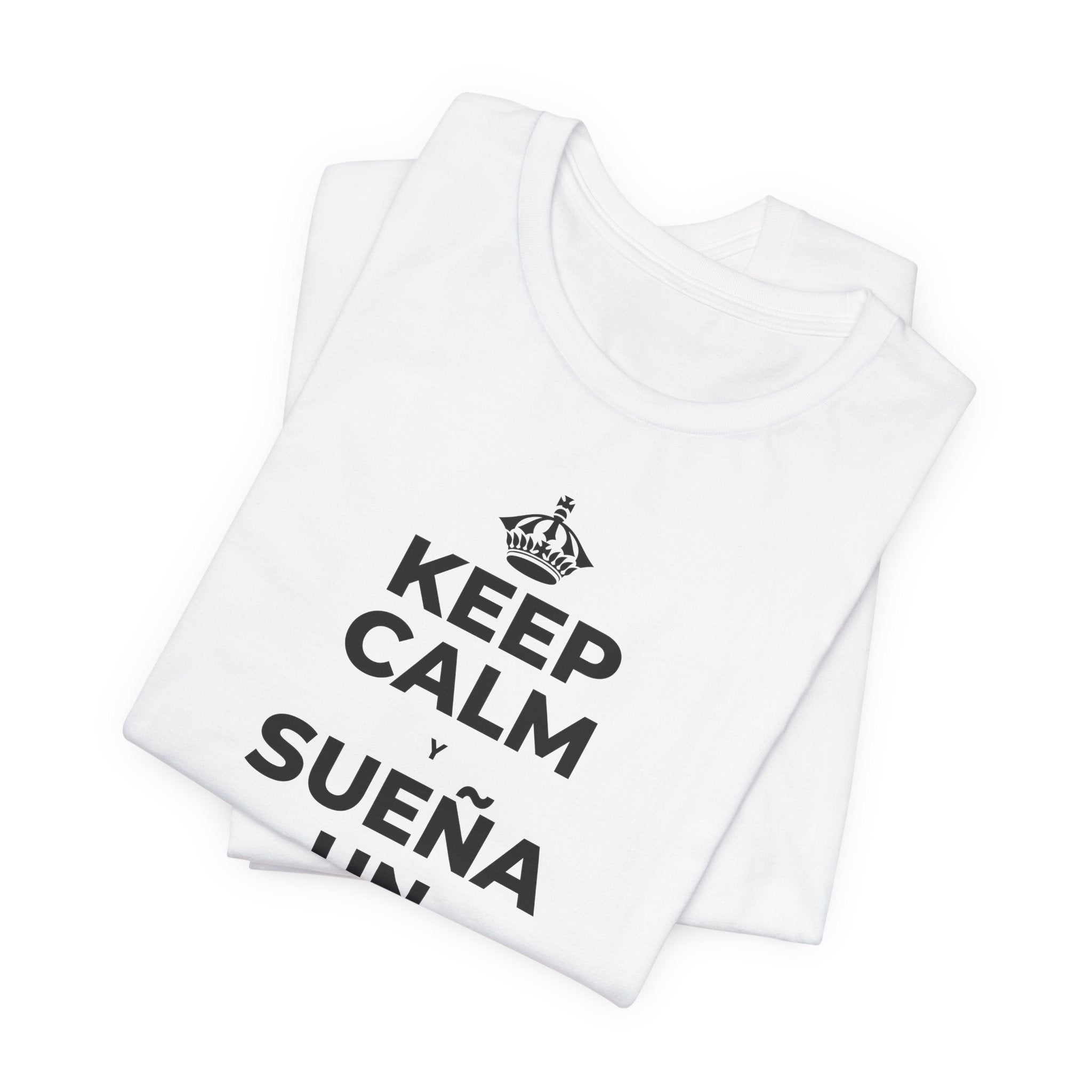 KEEP CALM Y SUEÑA UN POCO MÁS GRANDE T-Shirt (White–Asphalt)