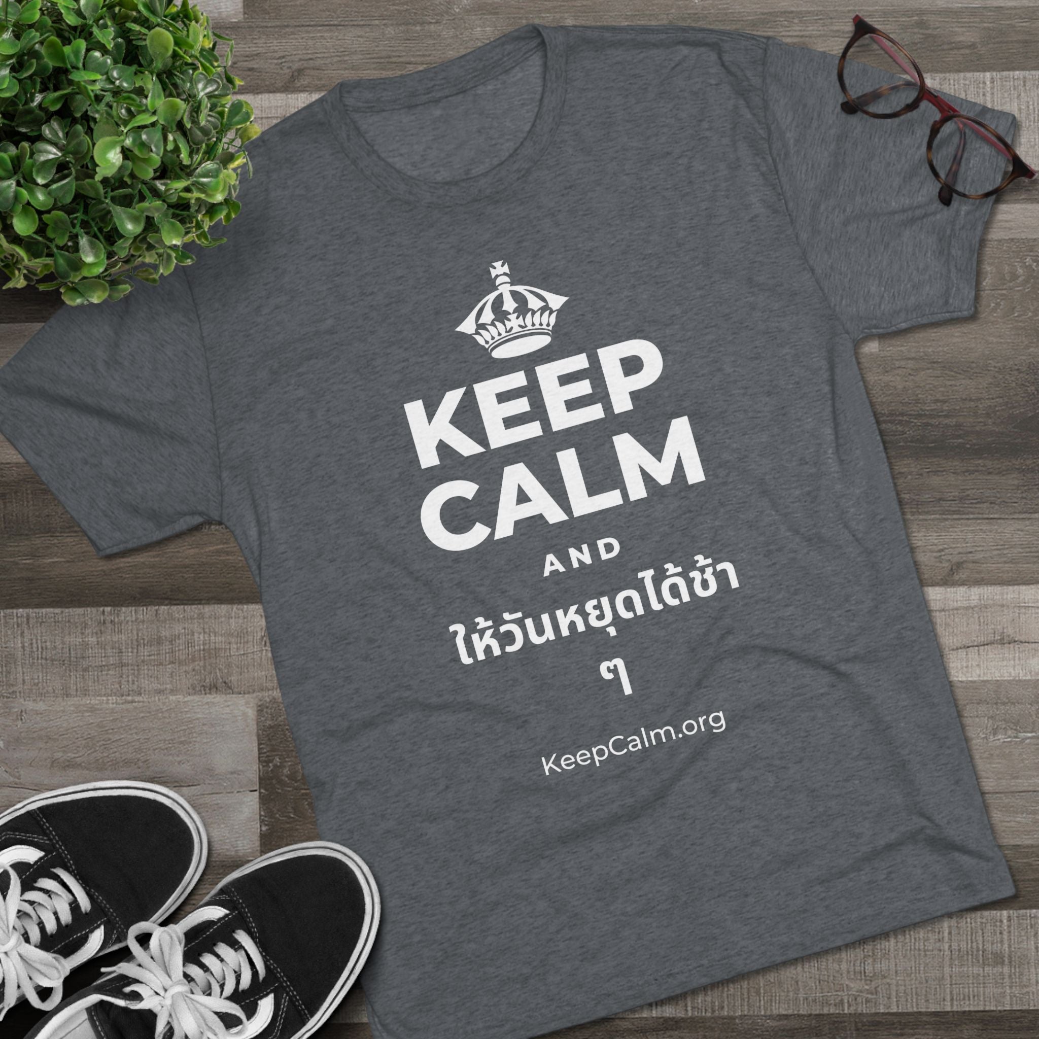 KEEP CALM AND ให้วันหยุดได้ช้า ๆ Tri-Blend Tee