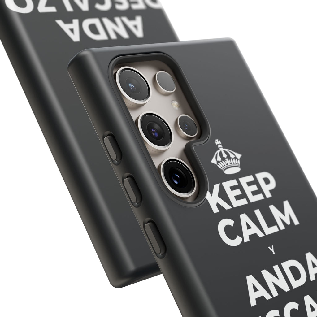 KEEP CALM Y ANDA DESCALZO EN EL PASTO Phone Case (Dark)