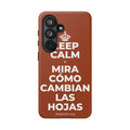 KEEP CALM Y MIRA CÓMO CAMBIAN LAS HOJAS Phone Case