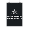 KEEP CALM Y SIGUE SIENDO PRINCIPIANTE Satin Poster (Dark)
