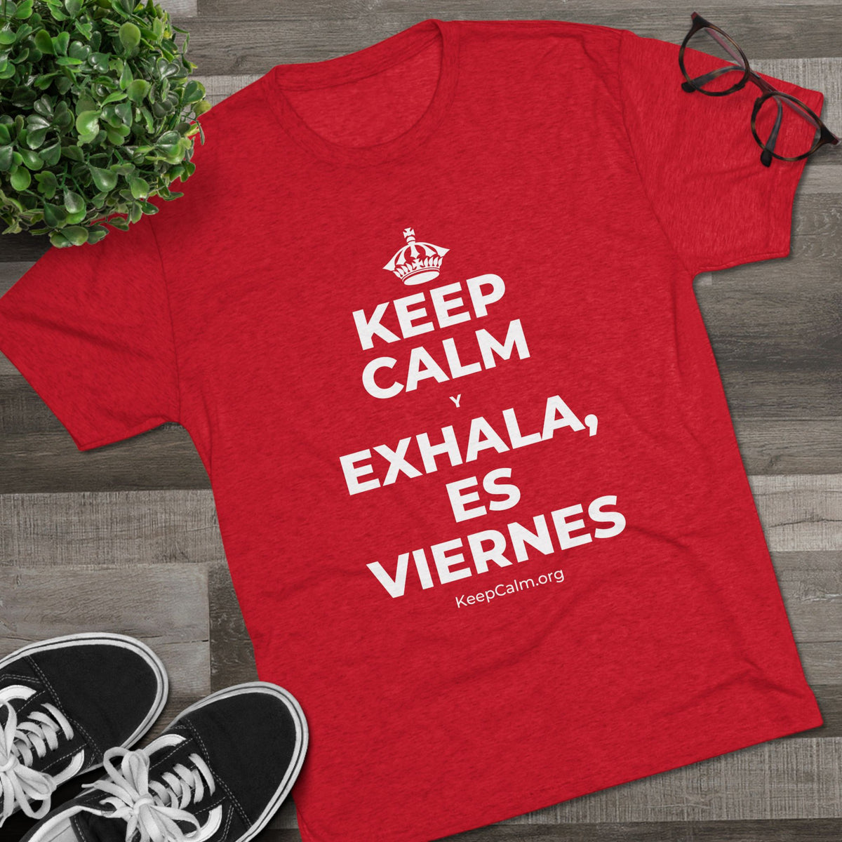 KEEP CALM Y EXHALA, ES VIERNES Tri-Blend Tee