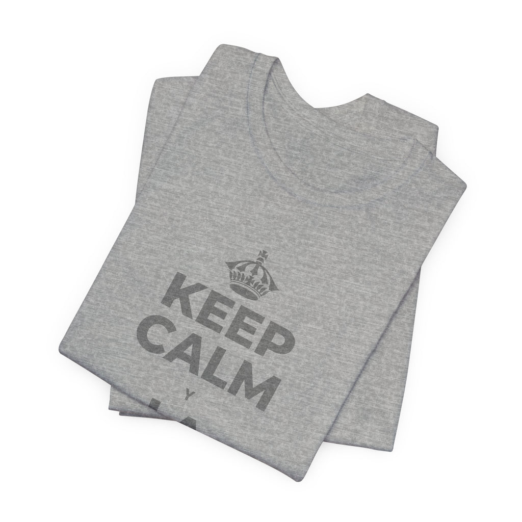 KEEP CALM Y LA FRENTE EN ALTO T-Shirt (White–Asphalt)