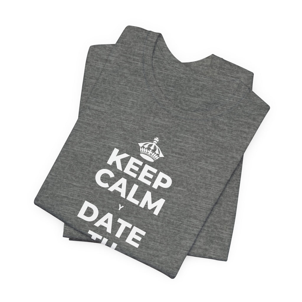 KEEP CALM Y DATE TU VUELTA DE HONOR T-Shirt (Baby Blue–Silver)
