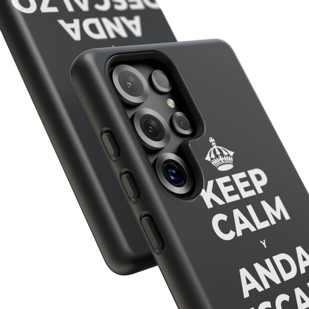 KEEP CALM Y ANDA DESCALZO EN EL PASTO Phone Case (Dark)