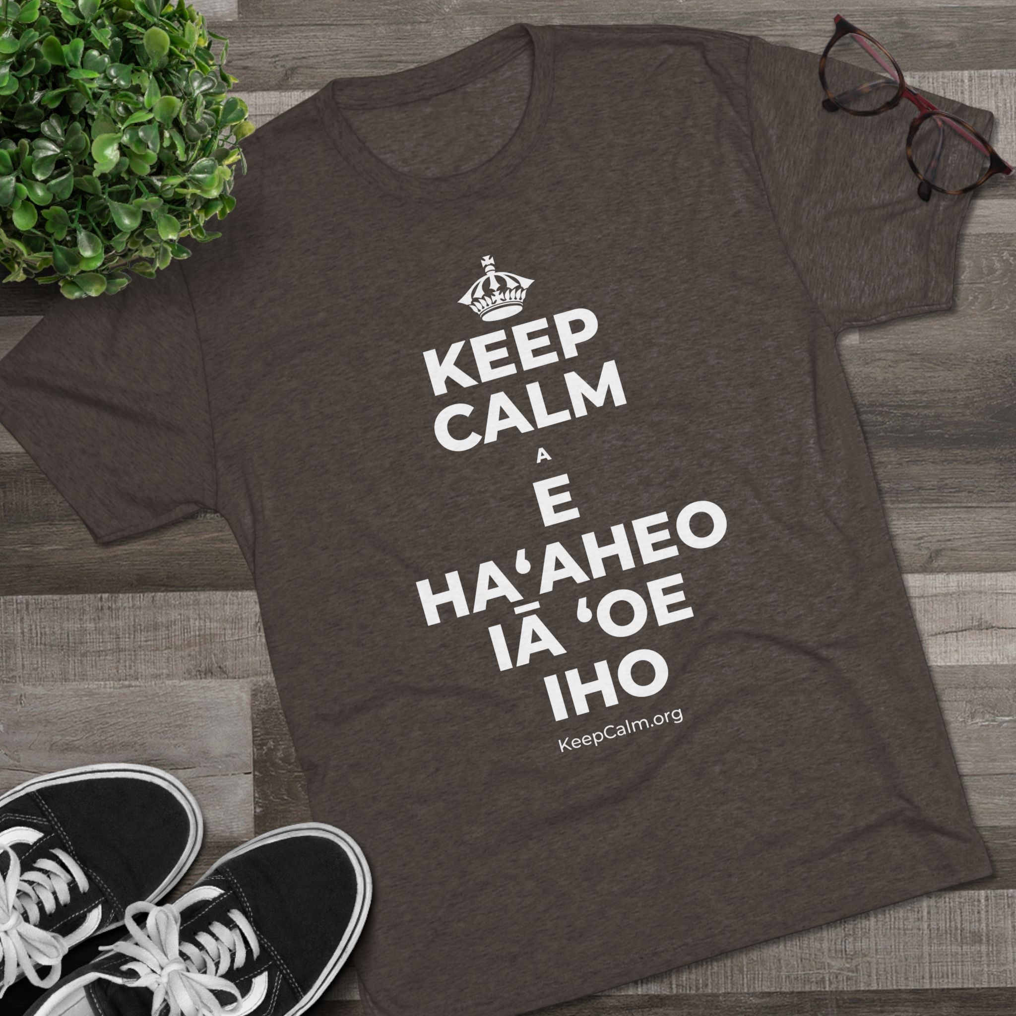 KEEP CALM A E HAʻAHEO IĀ ʻOE IHO Tri-Blend Tee