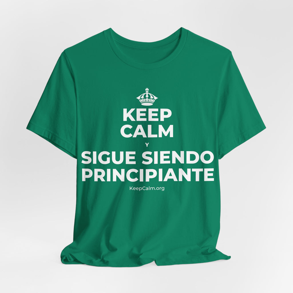 KEEP CALM Y SIGUE SIENDO PRINCIPIANTE T-Shirt (White–Asphalt)